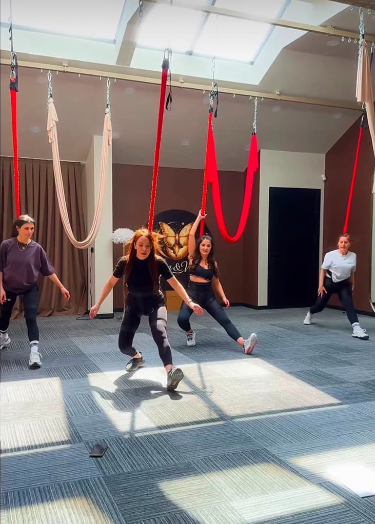 Aya & Vera Bungee Fly Stüdyo